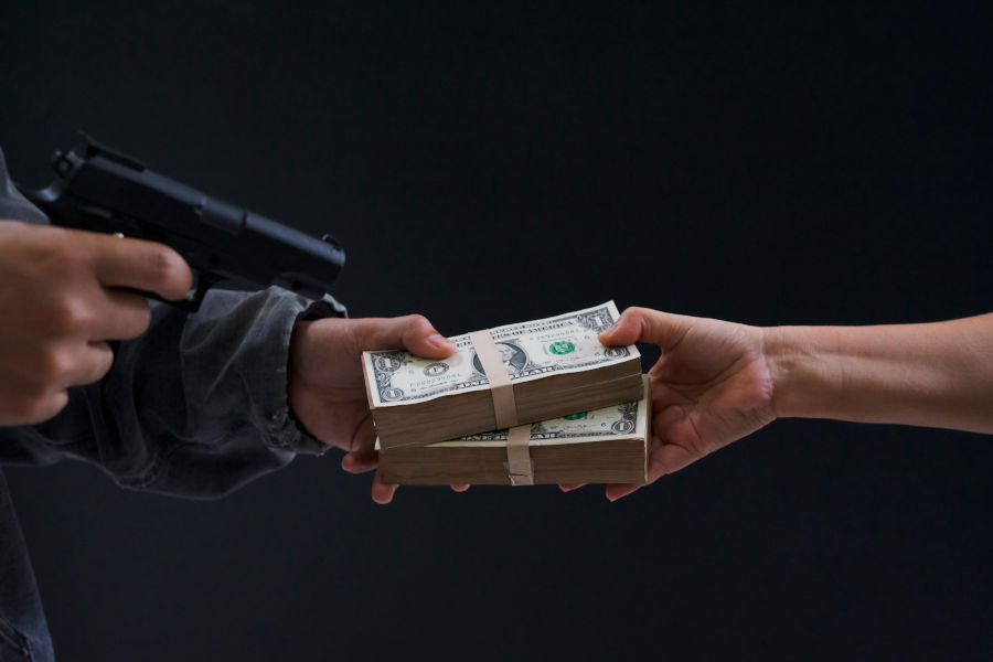 $1.2 MILLION TAKEN IN LÉOPOLD STREET ROBBERY: TWO CHINESE BUSINESSMEN ATTACKED